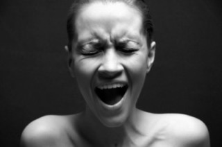 women-screaming-400x266
